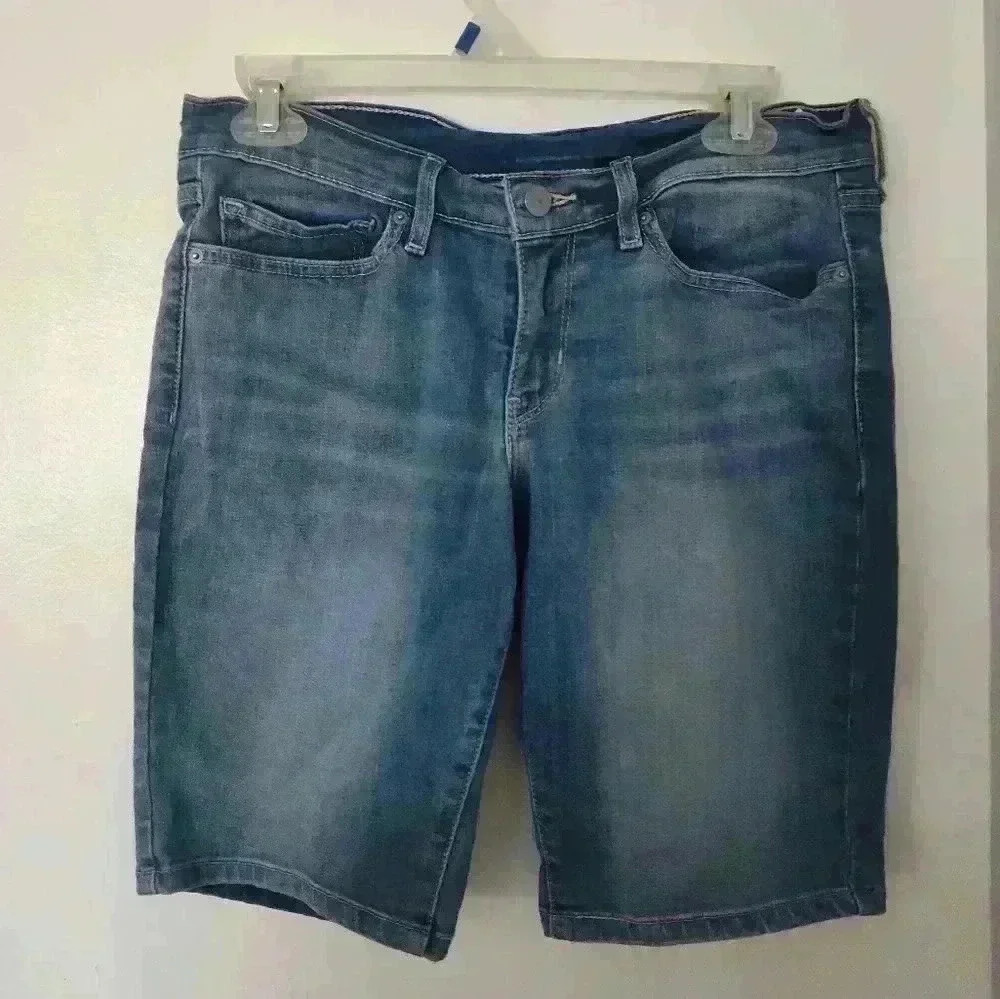 Levi  Jean Shorts  Size 27 274